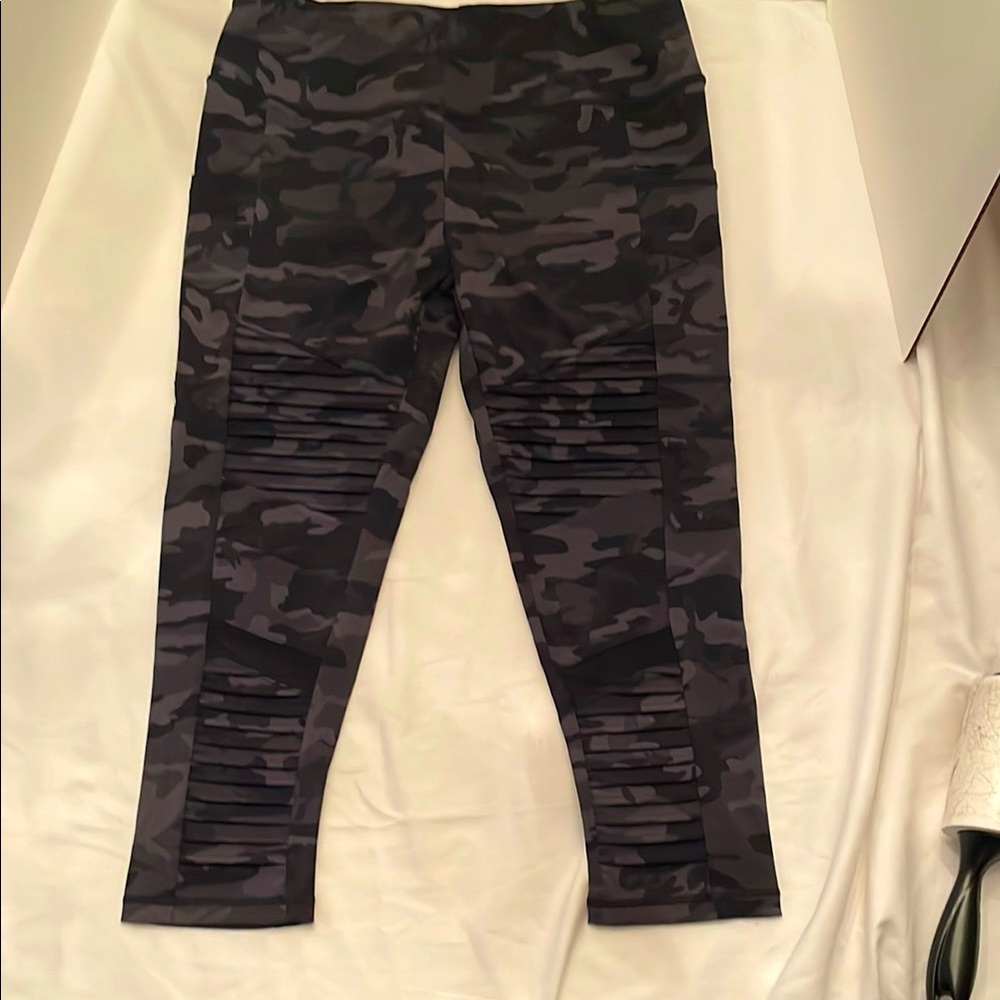 CVG Black Camo Moto Capris.  Large.  EUC.